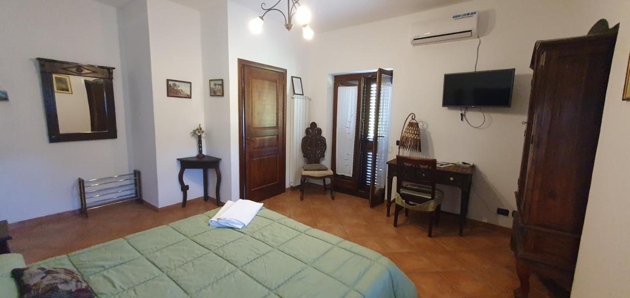 Bed and Breakfast La Cicogna Аджерола Номер фото
