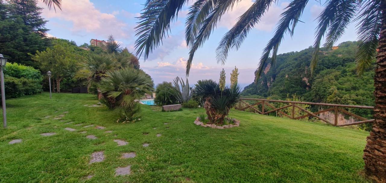 Bed and Breakfast La Cicogna Аджерола Экстерьер фото