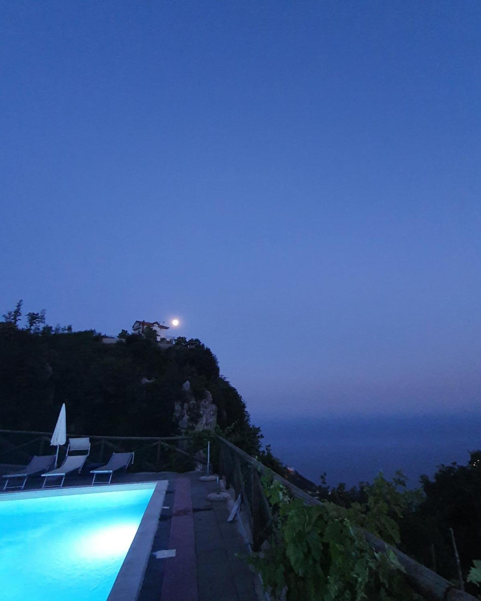 Bed and Breakfast La Cicogna Аджерола Экстерьер фото